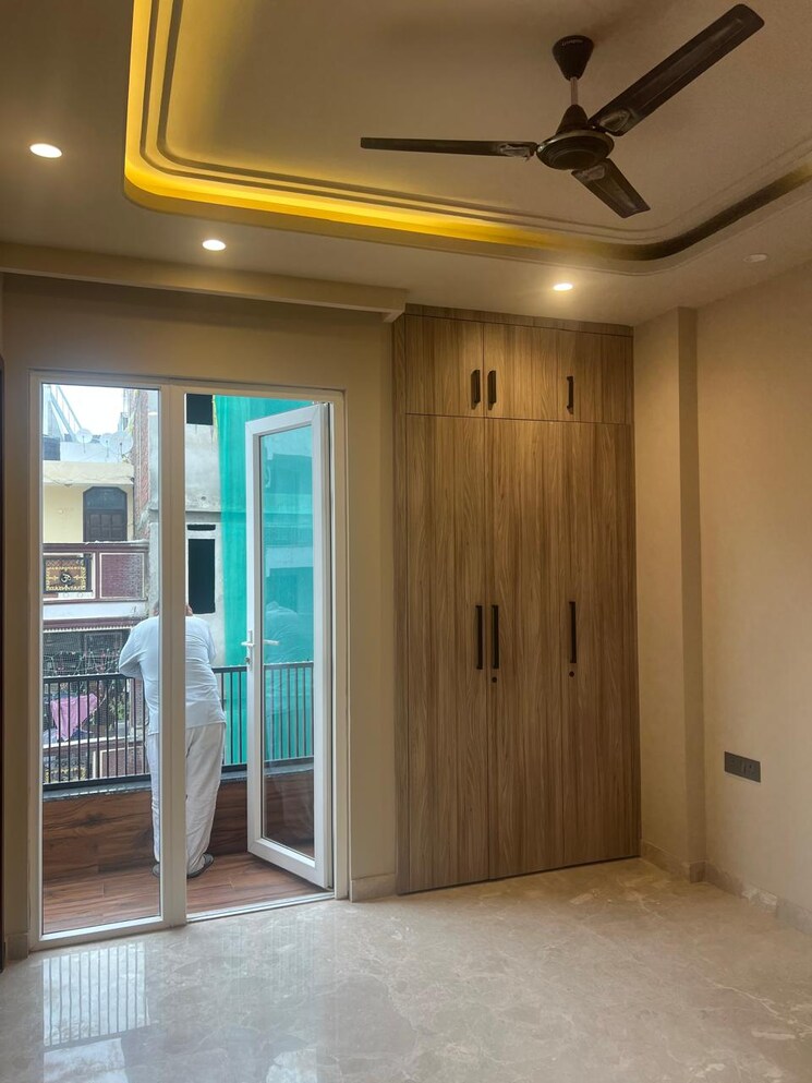 undefined, east of kailash 3 Bedroom 125 Sq.Yd. Builder Floor In East Of Kailash Delhi 9360251