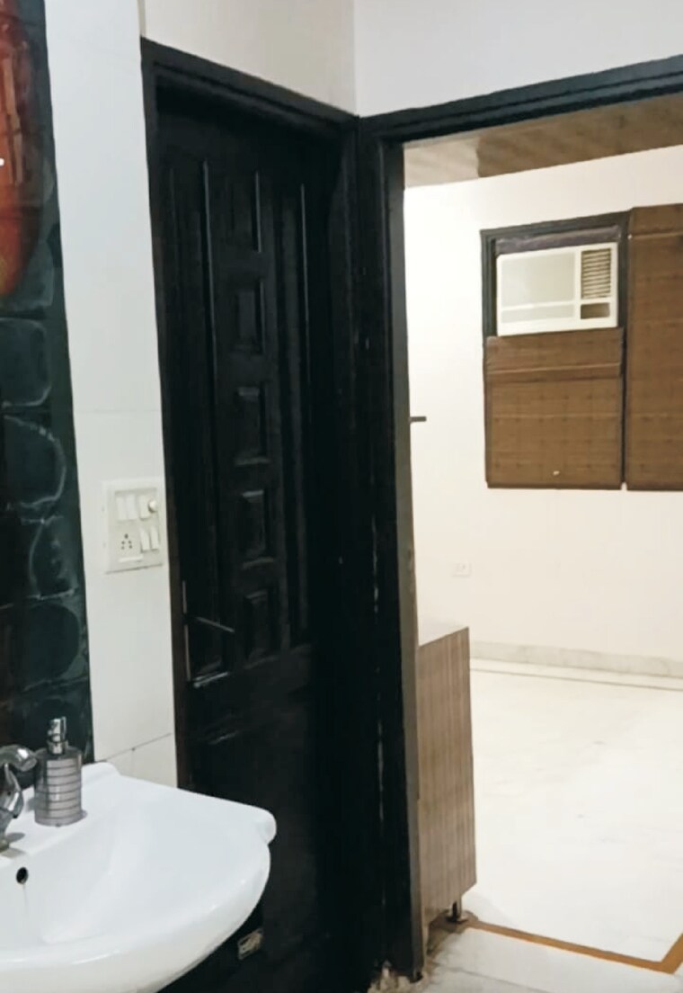 Attached Bathroom, rohini sector 9 3 Bedroom 1300 Sq.Ft. Apartment In Rohini Sector 9 Delhi 9360295