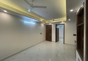 Room in 1 BHK Builder Floor at Paryavaran Complex – for Rent