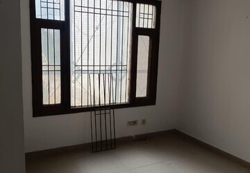 Room in 2 BHK Apartment at Penta Homes, Vip Road – for Rent