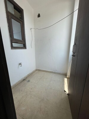 Room in 1.5 BHK Builder Floor at Neb Sarai – for Rent