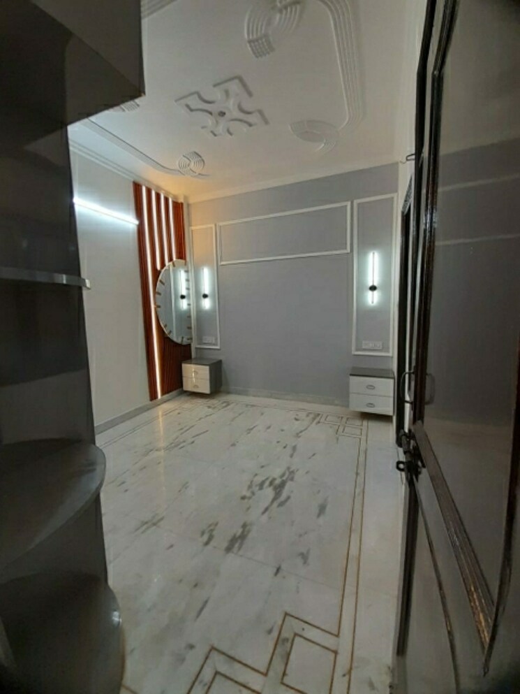 Room, rohini sector 24 2 Bedroom 650 Sq.Ft. Builder Floor In Rohini Sector 24 Delhi 9360425