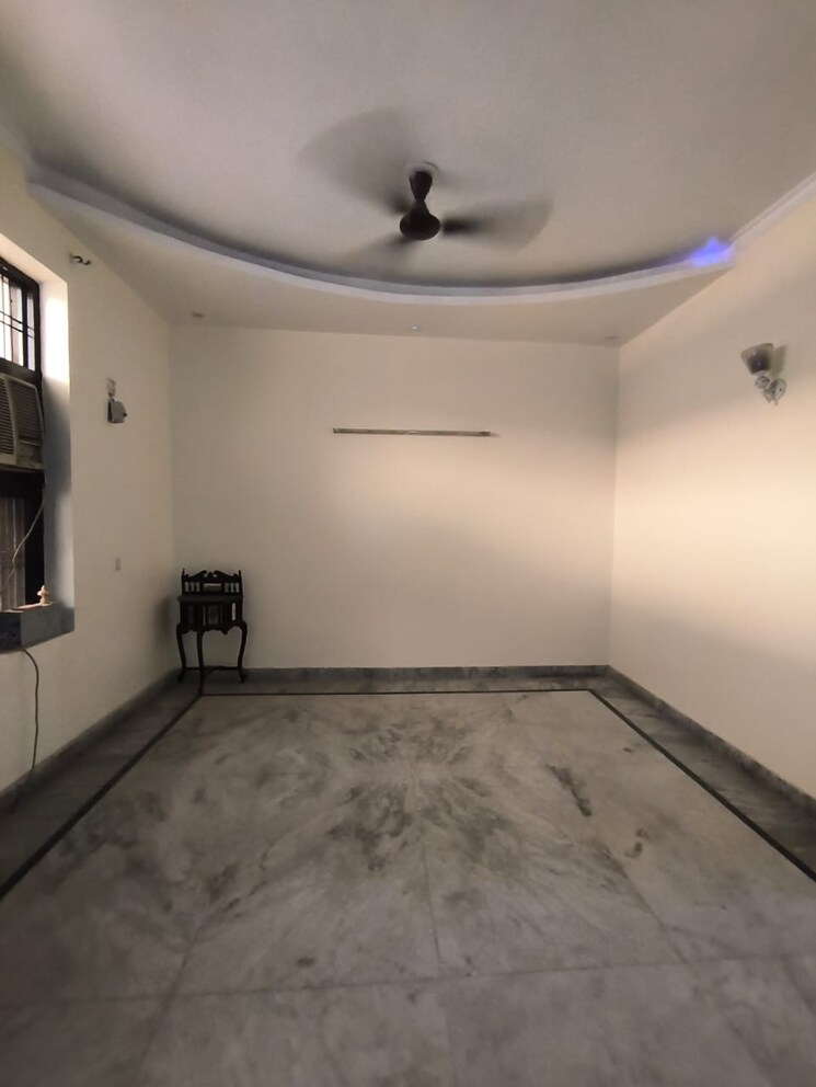Room, sainik colony 4 Bedroom 2115 Sq.Ft. Builder Floor In Sainik Colony Faridabad 9360394