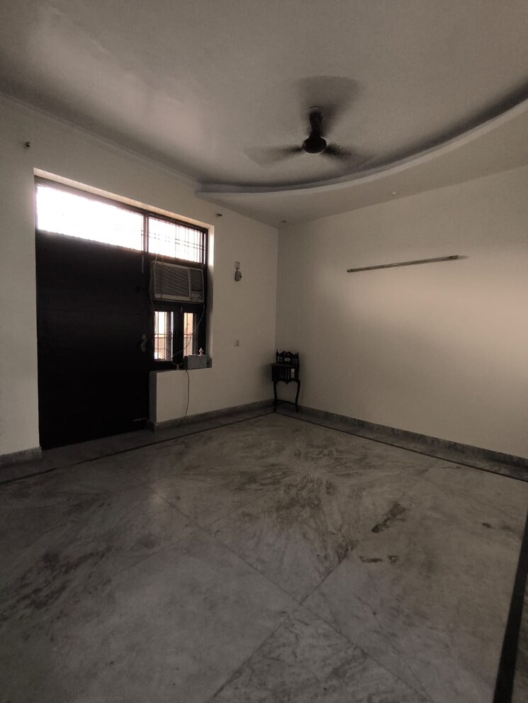 Room, sainik colony 4 Bedroom 2115 Sq.Ft. Builder Floor In Sainik Colony Faridabad 9360394