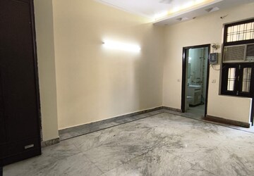 Room in 4 BHK Builder Floor at Sainik Colony – for Rent