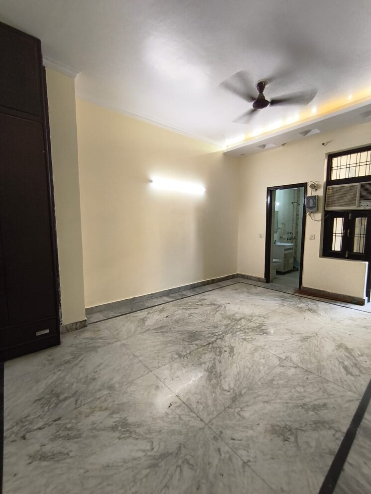 Room, sainik colony 4 Bedroom 2115 Sq.Ft. Builder Floor In Sainik Colony Faridabad 9360394