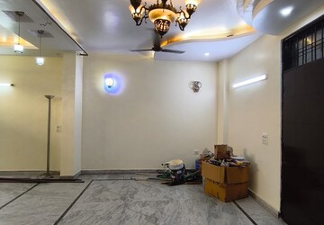 Room in 4 BHK Builder Floor at Sainik Colony – for Rent