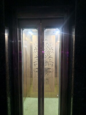 Building Lobby in 4 BHK Builder Floor at Ansal Sushant Lok I, Sector 43 – for Sale