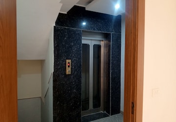 Building Lobby in 4 BHK Builder Floor at Ansal Sushant Lok I, Sector 43 – for Sale