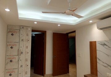 Building Lobby in 4 BHK Builder Floor at Ansal Sushant Lok I, Sector 43 – for Sale
