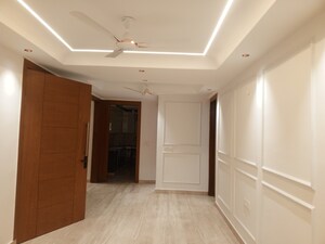 Building Lobby in 4 BHK Builder Floor at Ansal Sushant Lok I, Sector 43 – for Sale