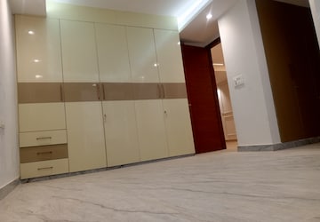 Building Lobby in 4 BHK Builder Floor at Ansal Sushant Lok I, Sector 43 – for Sale