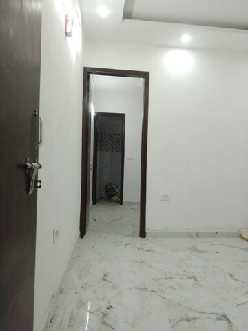 Room in 1 BHK Builder Floor at Paryavaran Complex – for Rent