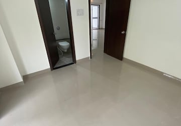 Room in 3 BHK Apartment at Belvalkar Kalpak CHS, Dahanukar Colony – for Rent