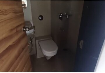 Bathroom in 4 BHK Apartment at Heritage Solitaire, Chembur – for Rent