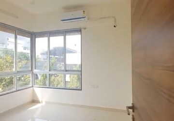 Bedroom in 4 BHK Apartment at Heritage Solitaire, Chembur – for Rent