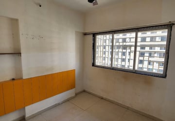 Room in 2 BHK Apartment at Vikhroli East – for Sale