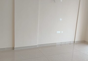 Room in 3 BHK Apartment at MRS Hi Greens, Kishanpura – for Rent