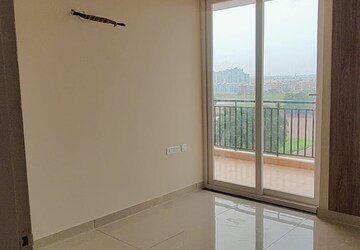 Room in 3 BHK Apartment at MRS Hi Greens, Kishanpura – for Rent