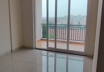 Room in 3 BHK Apartment at MRS Hi Greens, Kishanpura – for Rent