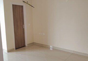 Room in 3 BHK Apartment at MRS Hi Greens, Kishanpura – for Rent