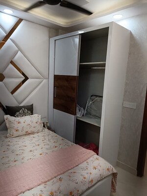 Room in 3 BHK Builder Floor at Dwarka Mor – for Rent