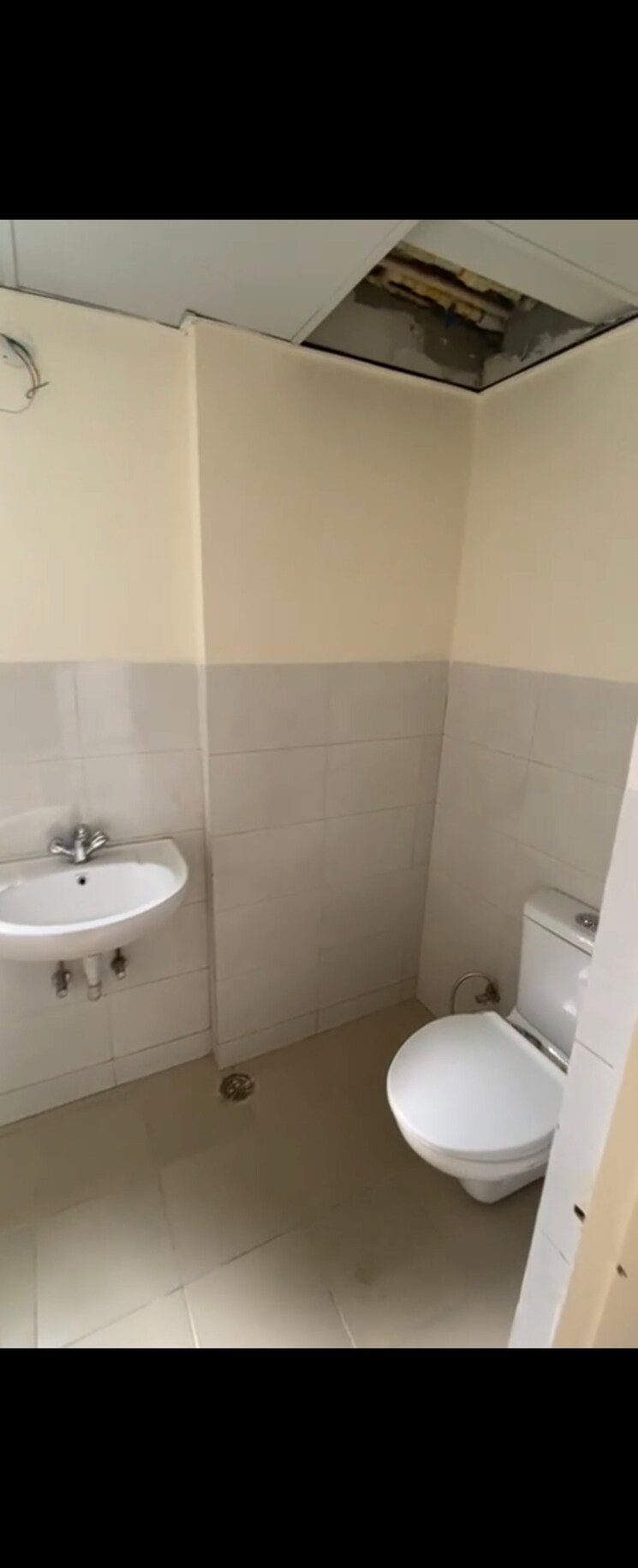 Bathroom, wave city 2 Bedroom 840 Sq.Ft. Apartment In Wave City Ghaziabad 9360955