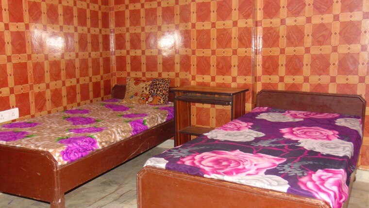 Bedroom, sector 62 Pg For Boys & Girls In Sector 62 9360729