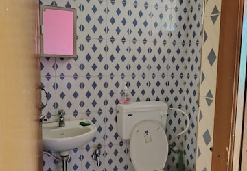 Bathroom in 2 BHK Apartment at Caranzalem – for Rent