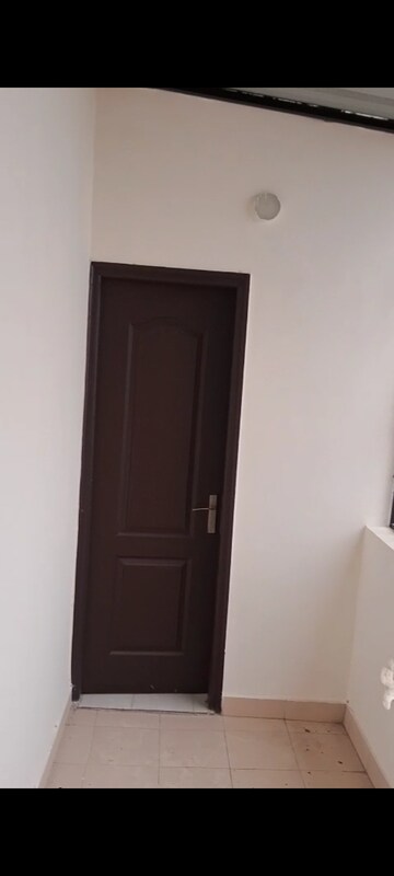 Furnished Amenities in 4 BHK Penthouse at Amrapali Sapphire, Sector 45 – for Rent