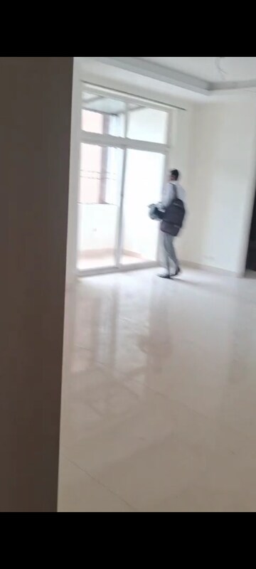 Room in 4 BHK Penthouse at Amrapali Sapphire, Sector 45 – for Rent