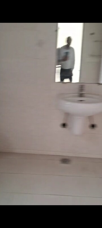 Bathroom in 4 BHK Penthouse at Amrapali Sapphire, Sector 45 – for Rent