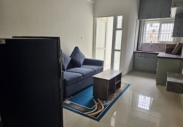 Team Area in 1 BHK Apartment at Hsr Layout – for Rent