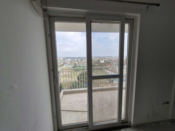 Room in 3 BHK Apartment at Motiaz Royal Citi, Ambala Highway – for Rent