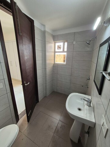 Bathroom in 3 BHK Apartment at Motiaz Royal Citi, Ambala Highway – for Rent