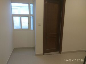 Room in 3 BHK Builder Floor at Green Park Extension – for Rent