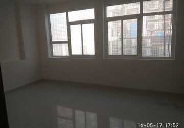 Room in 3 BHK Builder Floor at Green Park Extension – for Rent