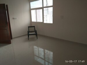 Room in 3 BHK Builder Floor at Green Park Extension – for Rent