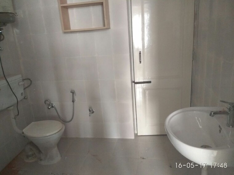 Bathroom, green park extension 3 Bedroom 311 Sq.Yd. Builder Floor In Green Park Extension Delhi 9360806