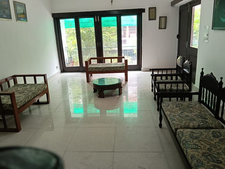 Living Room, green park extension 3 Bedroom 311 Sq.Yd. Builder Floor In Green Park Extension Delhi 9360806
