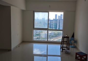 Room in 2 BHK Apartment at Bhatta Chawl, Worli – for Rent