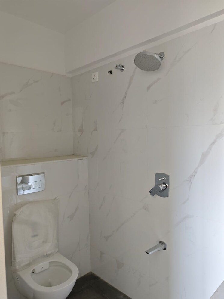 Bathroom, bhatta-chawl 2 Bedroom 750 Sq.Ft. Apartment In Worli Mumbai 9360879