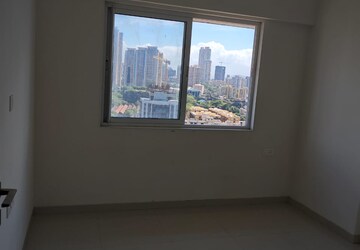 Room in 2 BHK Apartment at Bhatta Chawl, Worli – for Rent