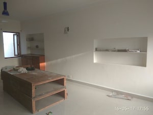 Room in 3 BHK Builder Floor at Green Park Extension – for Rent