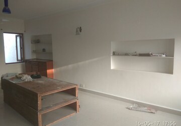 Room in 3 BHK Builder Floor at Green Park Extension – for Rent