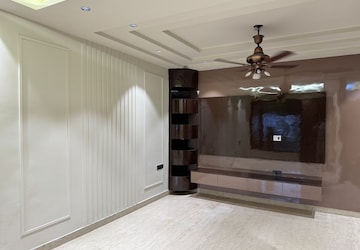 Room in 3 BHK Builder Floor at Bhera Enclave – for Sale