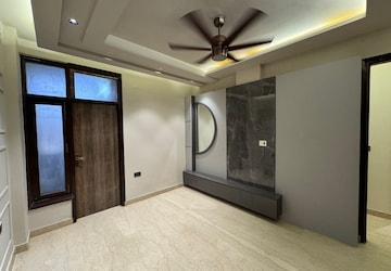 Room in 3 BHK Builder Floor at Bhera Enclave – for Sale