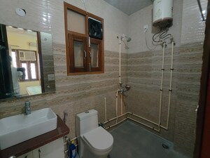 Bathroom in 3 BHK Builder Floor at Ardee City, Sector 52 – for Rent