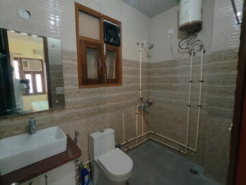 Bathroom in 3 BHK Builder Floor at Ardee City, Sector 52 – for Rent