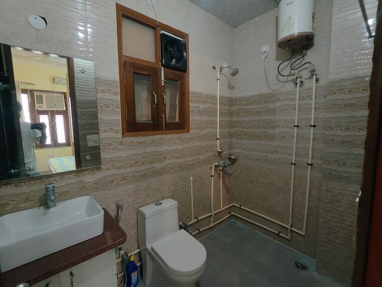 Bathroom, ardee-city 3 Bedroom 1400 Sq.Ft. Builder Floor In Sector 52 Gurgaon 9361003